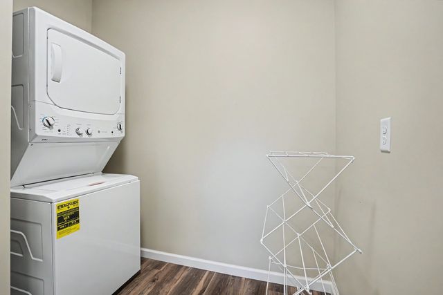 2592 MIDDLE Road 318, Bettendorf, IA 52722