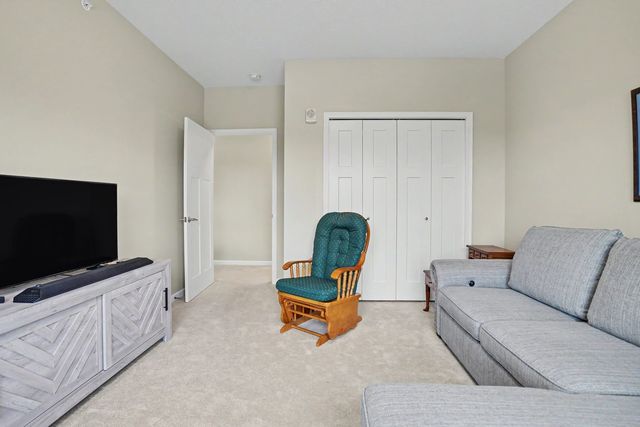 2592 MIDDLE Road 318, Bettendorf, IA 52722