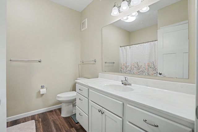 2592 MIDDLE Road 318, Bettendorf, IA 52722