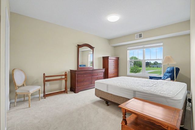 2592 MIDDLE Road 318, Bettendorf, IA 52722