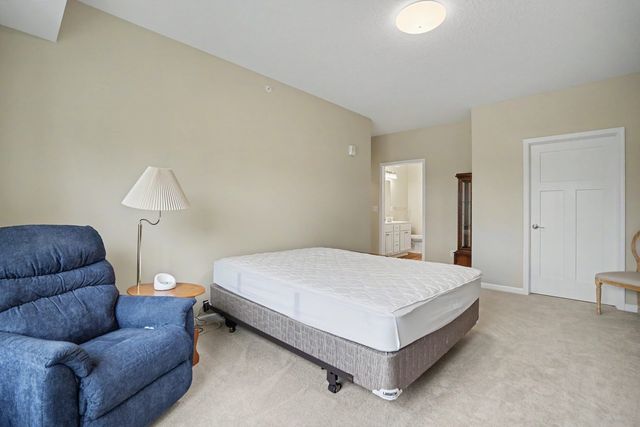 2592 MIDDLE Road 318, Bettendorf, IA 52722