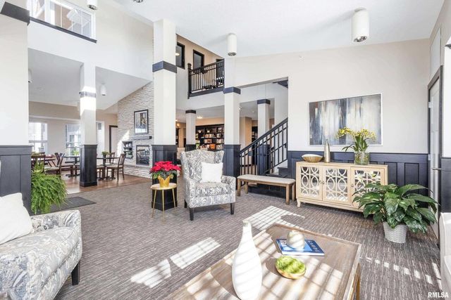 2592 MIDDLE Road 318, Bettendorf, IA 52722