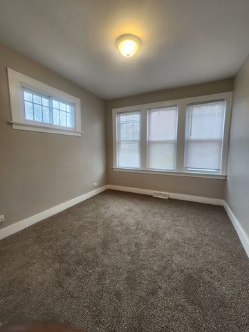 8000 S Woodlawn Avenue, Chicago, IL 60619