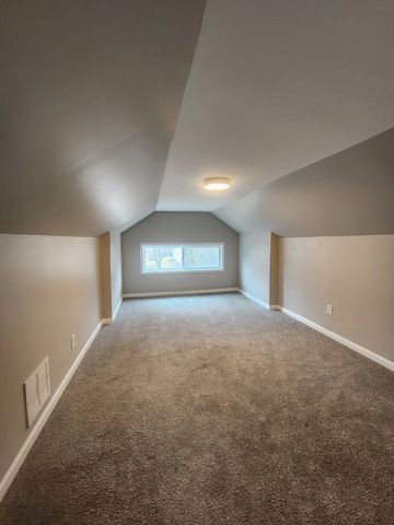 8000 S Woodlawn Avenue, Chicago, IL 60619