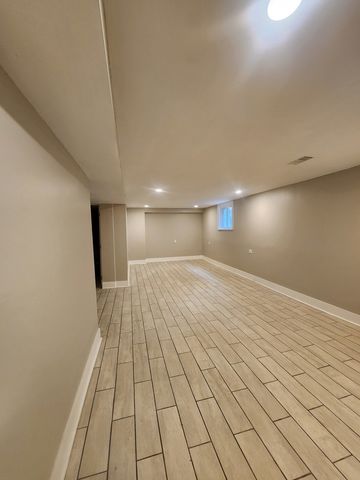 8000 S Woodlawn Avenue, Chicago, IL 60619