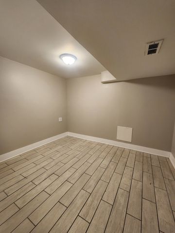 8000 S Woodlawn Avenue, Chicago, IL 60619