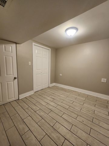 8000 S Woodlawn Avenue, Chicago, IL 60619