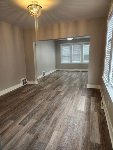 8000 S Woodlawn Avenue, Chicago, IL 60619