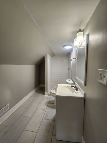 8000 S Woodlawn Avenue, Chicago, IL 60619