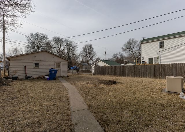 1517 W 38th Street, Davenport, IA 52806