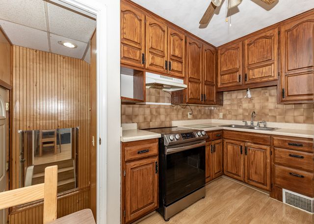 1517 W 38th Street, Davenport, IA 52806