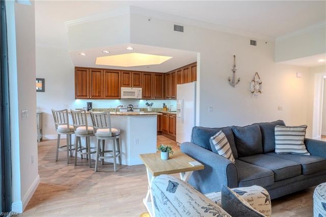 1045 Sandpiper ST G203, Naples, FL 34102