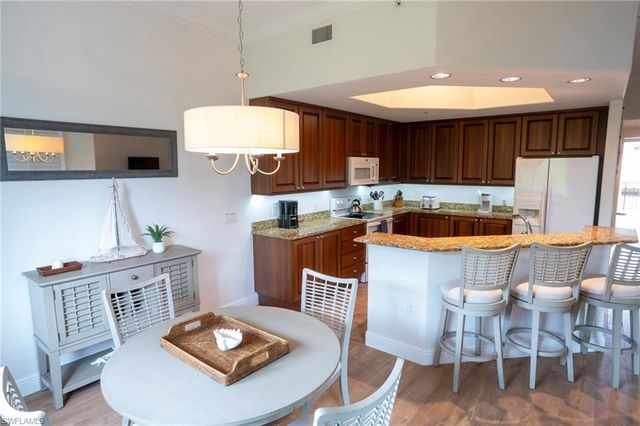 1045 Sandpiper ST G203, Naples, FL 34102