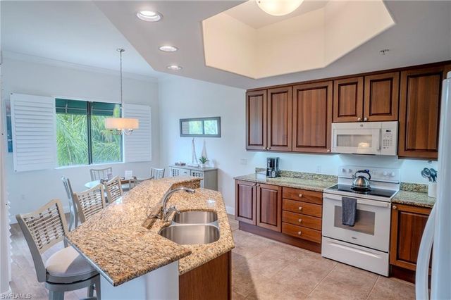 1045 Sandpiper ST G203, Naples, FL 34102