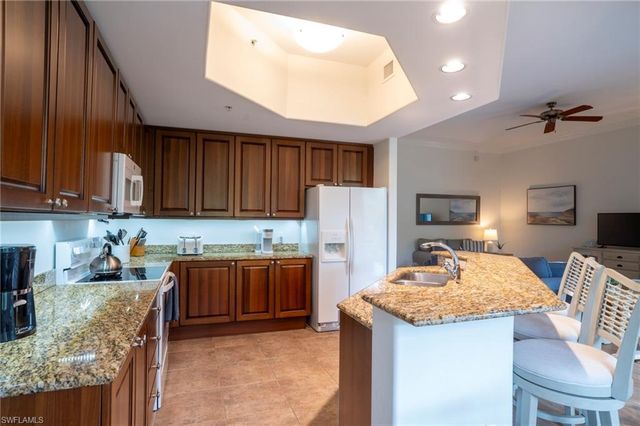 1045 Sandpiper ST G203, Naples, FL 34102