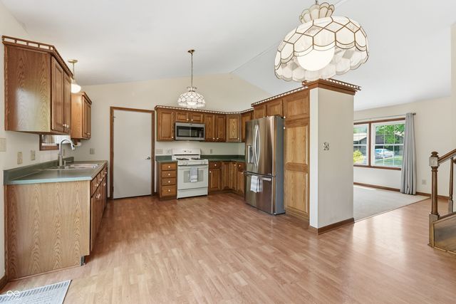 8768 Meadowridge Lane, Indianapolis, IN 46217