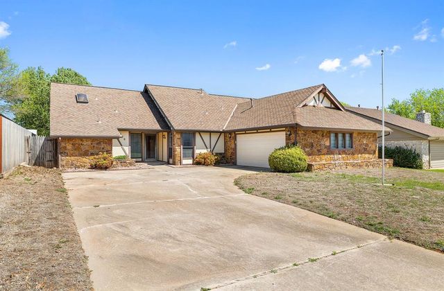 329 E Parkland Drive, Yukon, OK 73099