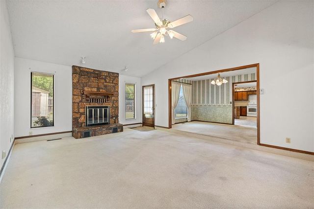 329 E Parkland Drive, Yukon, OK 73099