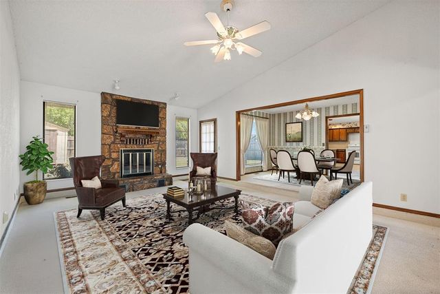 329 E Parkland Drive, Yukon, OK 73099