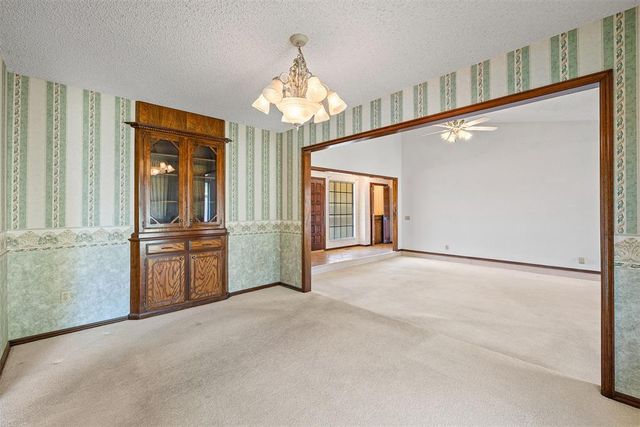 329 E Parkland Drive, Yukon, OK 73099