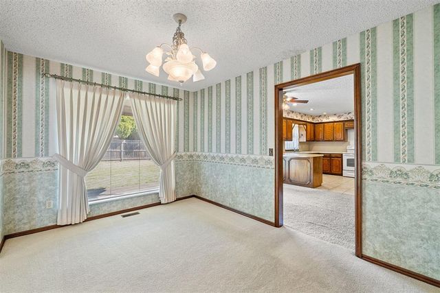 329 E Parkland Drive, Yukon, OK 73099