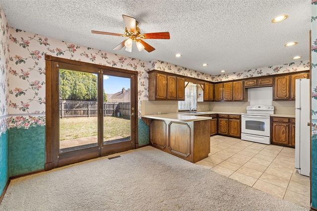 329 E Parkland Drive, Yukon, OK 73099