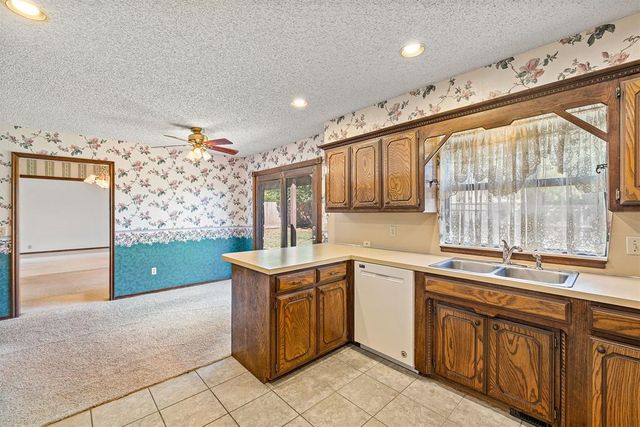 329 E Parkland Drive, Yukon, OK 73099