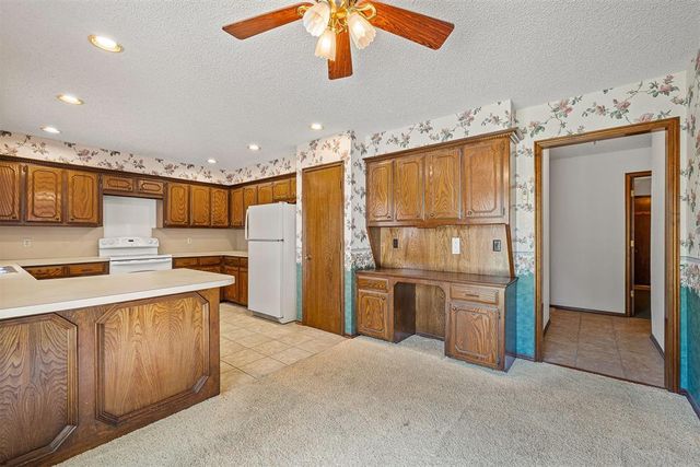 329 E Parkland Drive, Yukon, OK 73099