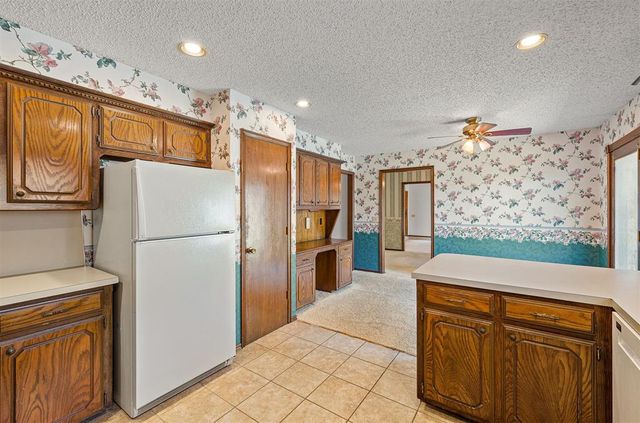 329 E Parkland Drive, Yukon, OK 73099