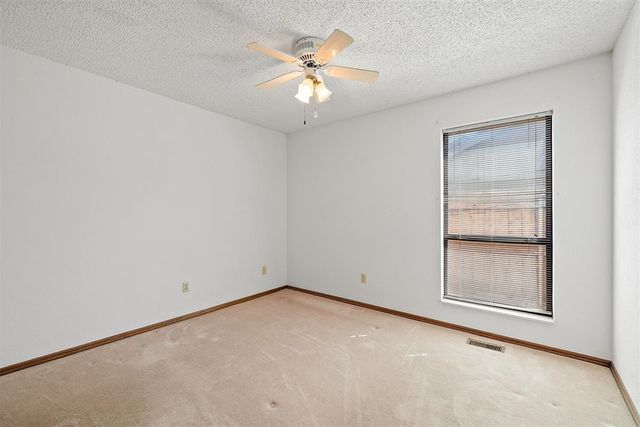 329 E Parkland Drive, Yukon, OK 73099