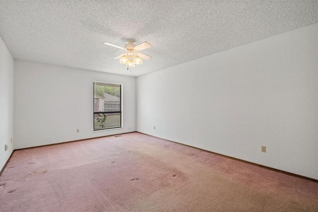 329 E Parkland Drive, Yukon, OK 73099