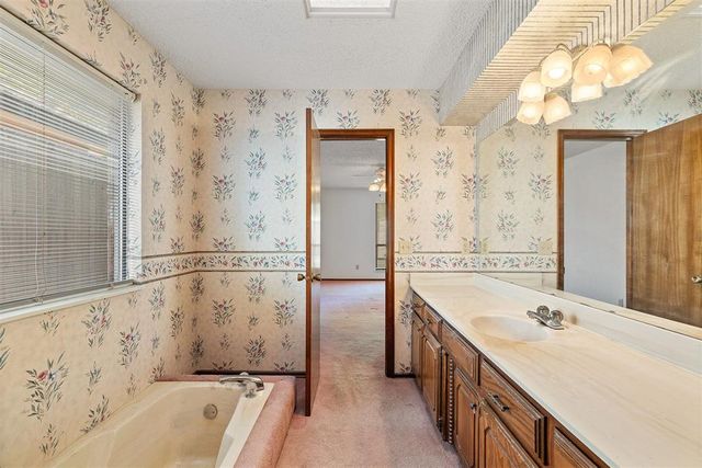 329 E Parkland Drive, Yukon, OK 73099