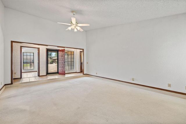 329 E Parkland Drive, Yukon, OK 73099