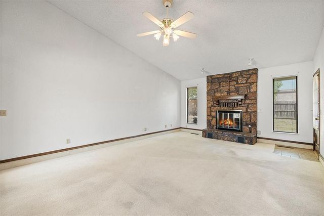 329 E Parkland Drive, Yukon, OK 73099