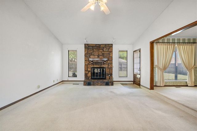 329 E Parkland Drive, Yukon, OK 73099