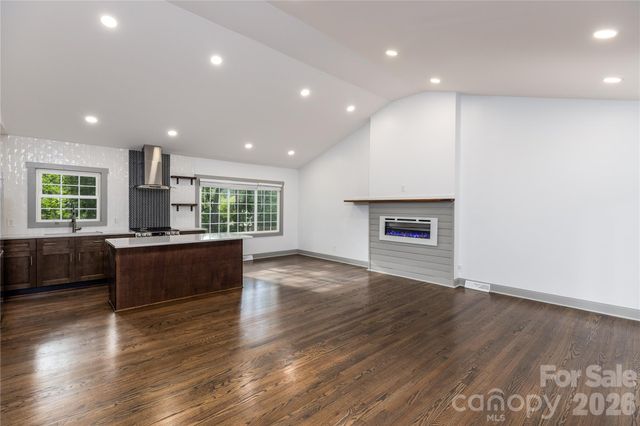 6721 Knightswood Drive, Charlotte, NC 28226