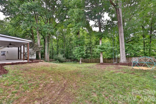 6721 Knightswood Drive, Charlotte, NC 28226