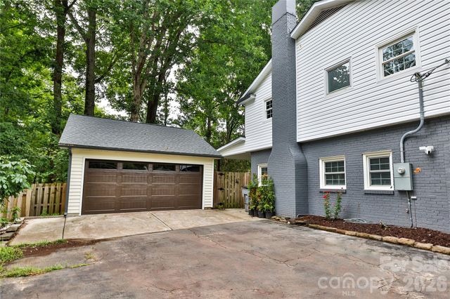 6721 Knightswood Drive, Charlotte, NC 28226