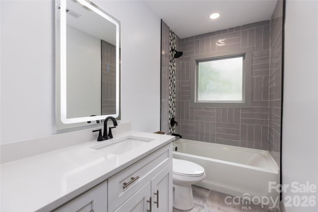 6721 Knightswood Drive, Charlotte, NC 28226