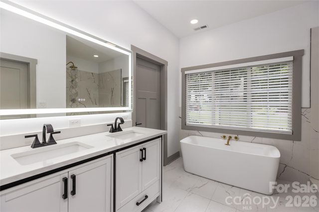 6721 Knightswood Drive, Charlotte, NC 28226