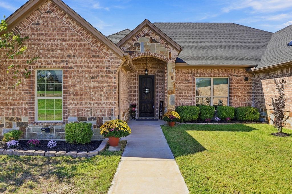 139 Stanford Lane, Springtown, TX 76082 — photo 2