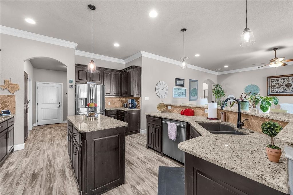 139 Stanford Lane, Springtown, TX 76082 — photo 4