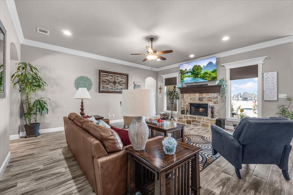 139 Stanford Lane, Springtown, TX 76082 — photo 5