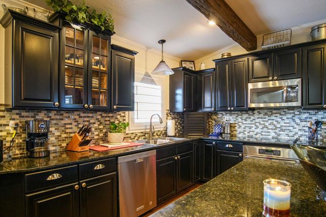 1912 Bluebonnet LN, Kingsland, TX 78639