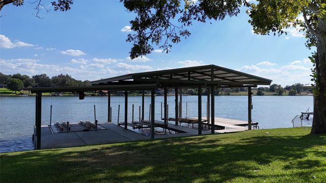 1912 Bluebonnet LN, Kingsland, TX 78639