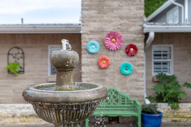 1912 Bluebonnet LN, Kingsland, TX 78639