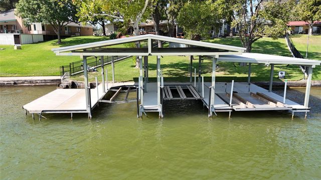 1912 Bluebonnet LN, Kingsland, TX 78639