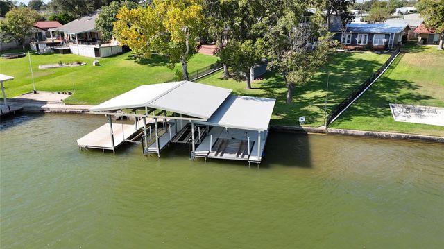 1912 Bluebonnet LN, Kingsland, TX 78639