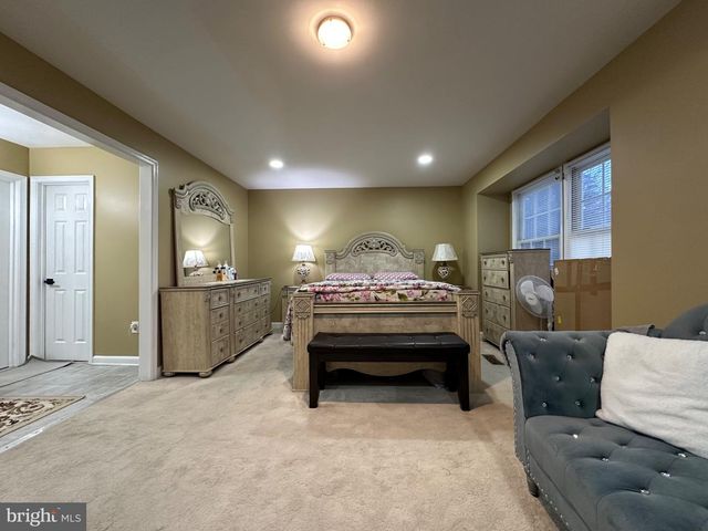 12103 SALEMTOWN DR, Woodbridge, VA 22192