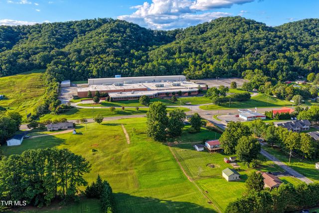 101 Arrowhead Drive, Rogersville, TN 37857